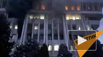 Опубликовано видео горящего Белого дома в Бишкеке