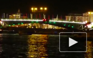 В ночь на среду разведут Дворцовый и Большеохтинский мосты