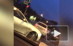Видео: ВАЗ пробил ограждение на дороге в Московском районе