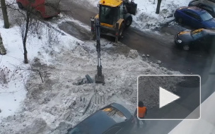 В центре Петербурга вместе со снегом убрали заборы и кусты