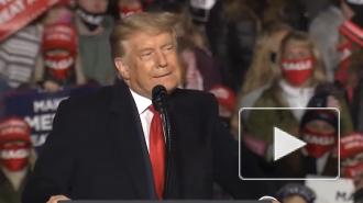 Трамп в шутку обвинил Клинтон в жуликоватости из-за неисправности микрофона