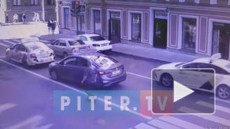 На Гороховой неадекватный мужчина напал на водителя