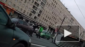 Видео: На Народной улице "ГАЗель" легла набок