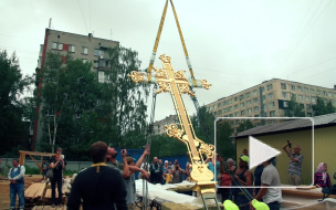Православный храм на проспекте Науки получил новый 4-метровый крест