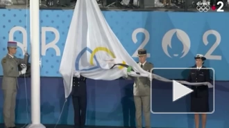 Олимпийский флаг на открытии Игр повесили вверх ногами