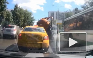 Появилось видео взрыва КамАЗа с фекалиями в центре Москвы