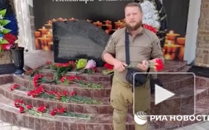 Жители Донецка  возложили цветы к месту гибели первого ...