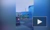 Видео: самосвал врезался в пешеходный мост в Любани