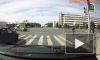 Видео: водитель не успел проскочить сквозь поток машин на Бухарестской