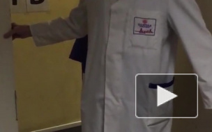 Видео: истекающий кровью пациент и врачи Мариинской больницы