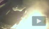 В Омске неизвестные подожгли дорогую иномарку и попали на видео