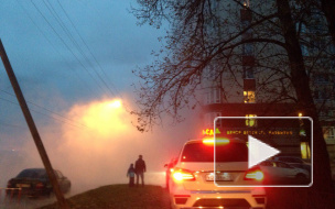 Появилось видео с Бассейной, где кипятком заливает дорогу и машины
