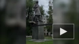 В Петербурге помыли памятники Некрасову и Маяковскому