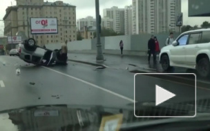 В Сеть попало видео последствий страшной аварии в Москве