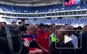 Видео: главный тренер сборной России взял у Путина автограф