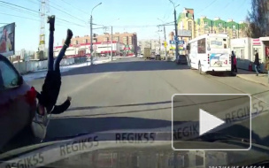 Жуткие кадры из Омска: Школьницу подбросило в воздух из-за наезда авто