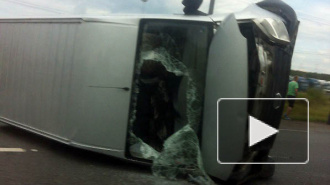 Бетономешалка опрокинула микроавтобус в массовом ДТП на Московском шоссе