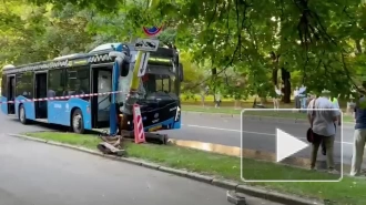 В результате ДТП с автобусом у здания МГУ в Москве пострадали два человека 