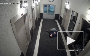 Пара избила курьера в лифте на глазах у своих маленьких детей 