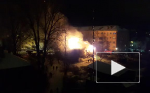 В пригороде Петербурга два часа тушили пожар в бане