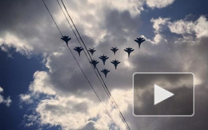 Репетиция авиационного парада в Москве: в честь 69 годовщины Победы в небо взмыли 69 самолетов