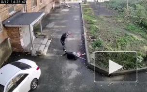 Нападение на пенсионерку во Владивостоке попало на видео