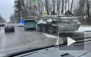В Петербурге БТР врезался в пассажирский автобус