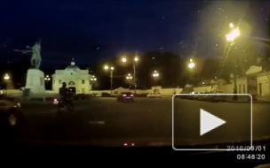 Мотоциклист не проскочил.