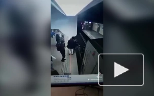 В Брюсселе мужчина толкнул женщину под поезд метро