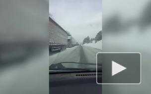 На федеральной трассе в Челябинской области из-за снегопада образовалась пробка