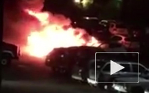 Сгоревшие на стоянке на Шкиперском грузовики могли поджечь