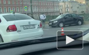 На Литейном мосту столкнулись 3 автомобиля из-за нетрезвого водителя каршеринга