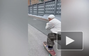 73-летний петербуржец на скейтборде собрал в соцсетях восторженные комментарии пользователей
