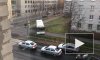 Видео: в Ломоносове водитель автобуса прокатил пассажиров по тротуару