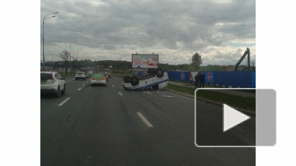 В Петербурге иномарка перевернула полицейский УАЗ: в социальных сетях рады несчастью полиции