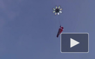 В сети появилось улетное видео: Санта поменял оленью упряжку на дрона и сноуборд
