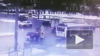 На перекрестке Гражданского и Луначарского произошла авария с машиной полиции