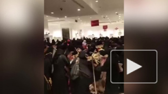 Видео из Саудовской Аравии: женщины устроили драку на распродаже