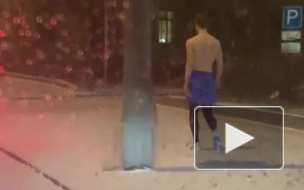 На Выборгской набережной петербуржцы обратили внимание на дефилирующего спортсмена-моржа 