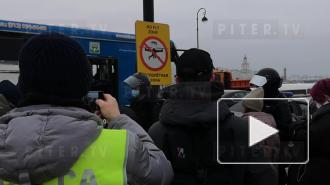 На Сенатской площади в Петербурге начались задержания