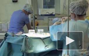 Врачи спасают жизнь петербуржца, выпавшего из окна общежития на Двинской