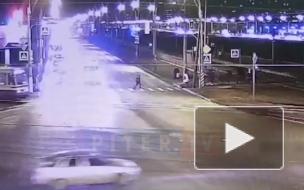 Видео: ДТП на перекрестке улицы Маршала Жукова и Петергофского шоссе 