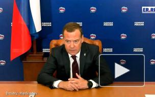 Медведев призвал не "вешать всех собак" на ВОЗ