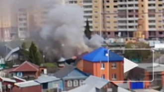 В Тюмени загорелся дом на улице Агеева: появилось видео