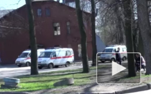 В Автово на двухлетнюю девочку упал с тумбочки тяжелый телевизор, малышка в больнице