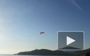 В Турции двое парашютистов-экстремалов столкнулись и упали в море