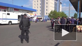 Полицейские с рейда в Петербурге доставила в военкомат более ста мигрантов