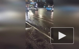На Московском проспекте всю воду после коммунальной аварии отвели в канализацию