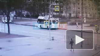Момент аварии с такси на на пересечении Купчинской и Олеко Дундича попал на видео