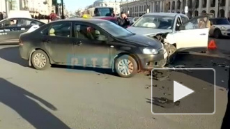 Видео: на пересечении Невского и Михайловской столкнулись три машины 